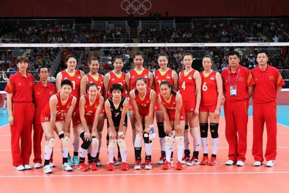 别墅的院子里，王刚、秦正刚、洪五爷、魏亮以及王冬雪早就等在这里，叶辰这边刚下车，他们便立刻都围了上来。